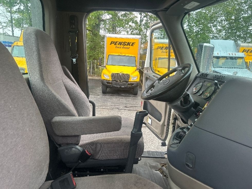 Day Cab Tractor-Heavy Duty Tractors-Freightliner-2020-Cascadia 11364ST-Middlefield-OH-323,897\n\t\tmiles-$ 44,000 - Image 14