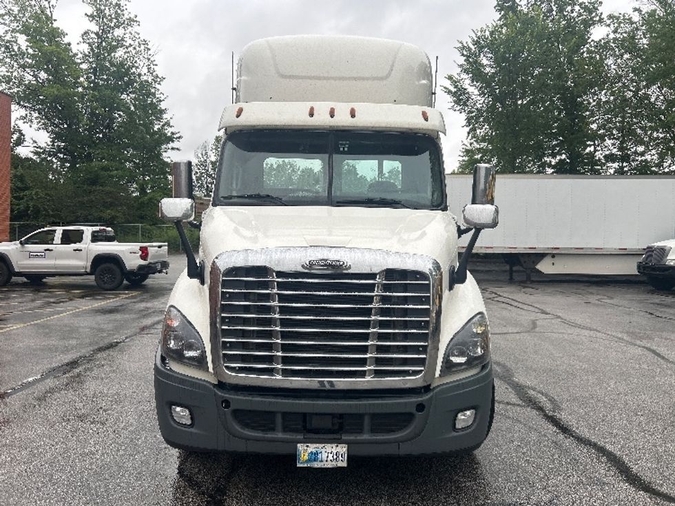 Day Cab Tractor-Heavy Duty Tractors-Freightliner-2020-Cascadia 11364ST-Middlefield-OH-323,897\n\t\tmiles-$ 44,000 - Image 2