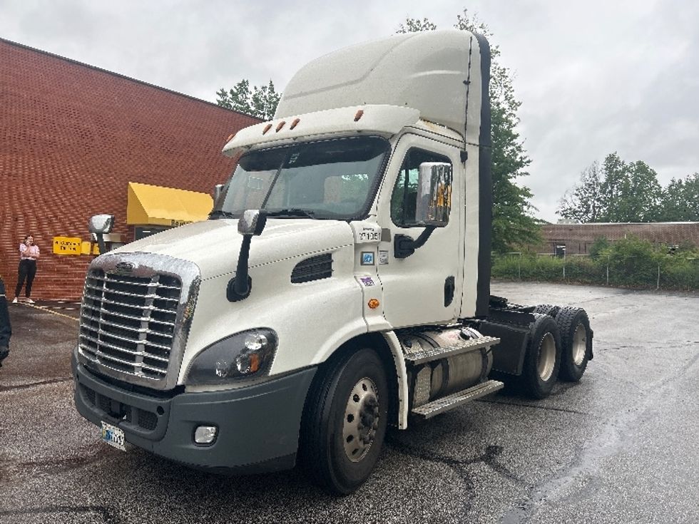 Day Cab Tractor-Heavy Duty Tractors-Freightliner-2020-Cascadia 11364ST-Middlefield-OH-323,897\n\t\tmiles-$ 44,000 - Image 3