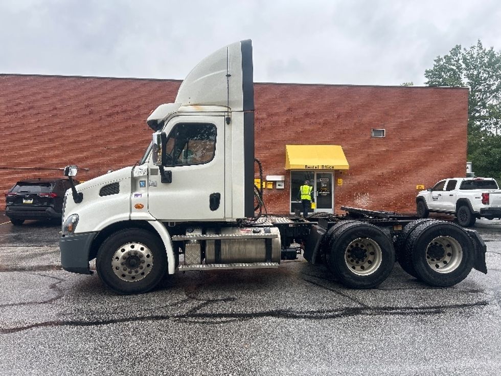 Day Cab Tractor-Heavy Duty Tractors-Freightliner-2020-Cascadia 11364ST-Middlefield-OH-323,897\n\t\tmiles-$ 44,000 - Image 4
