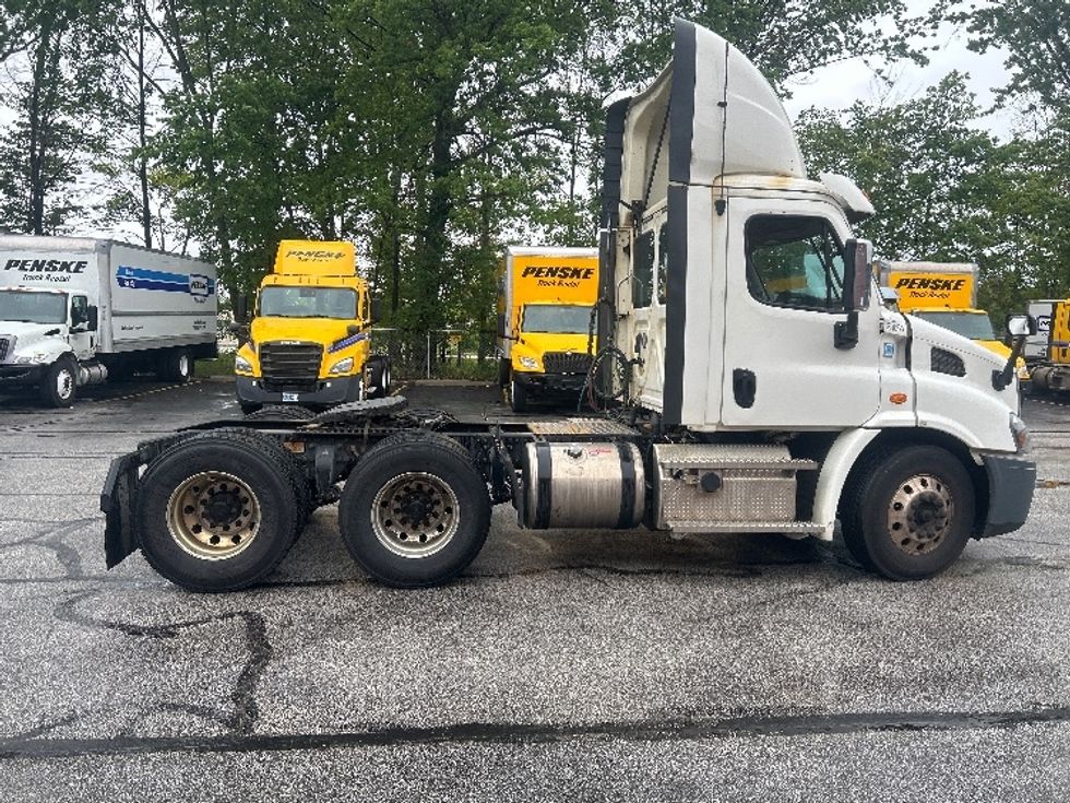 Day Cab Tractor-Heavy Duty Tractors-Freightliner-2020-Cascadia 11364ST-Middlefield-OH-323,897\n\t\tmiles-$ 44,000 - Image 8