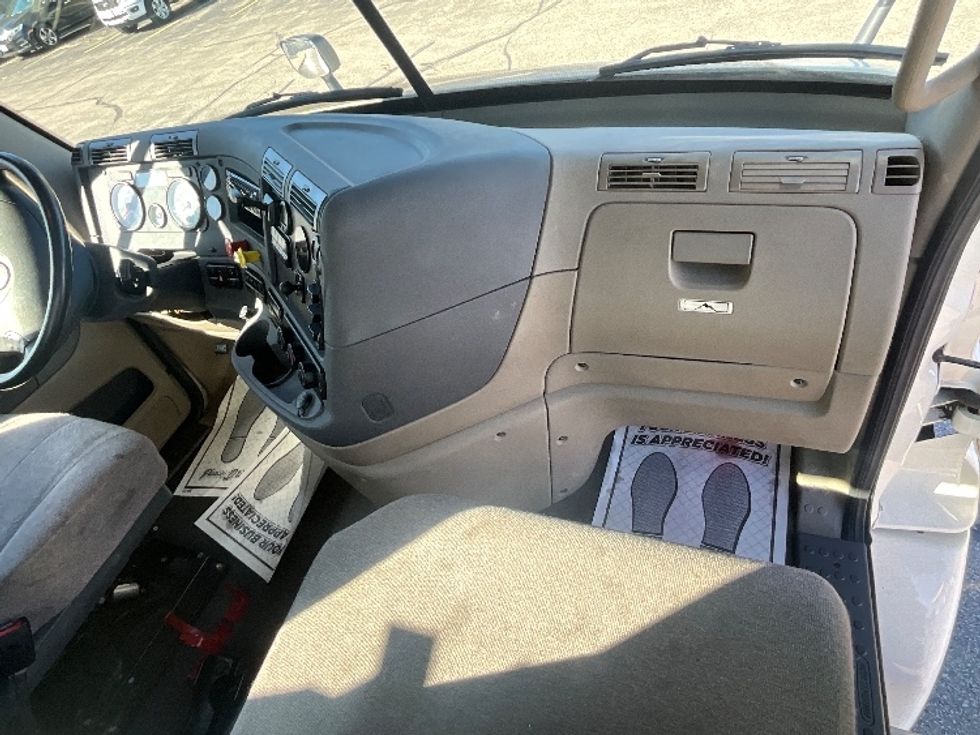 Day Cab Tractor-Heavy Duty Tractors-Freightliner-2020-Cascadia 11364ST-Mississauga-ON-81,283\n\t\tkm-$ 88,500 - Image 13