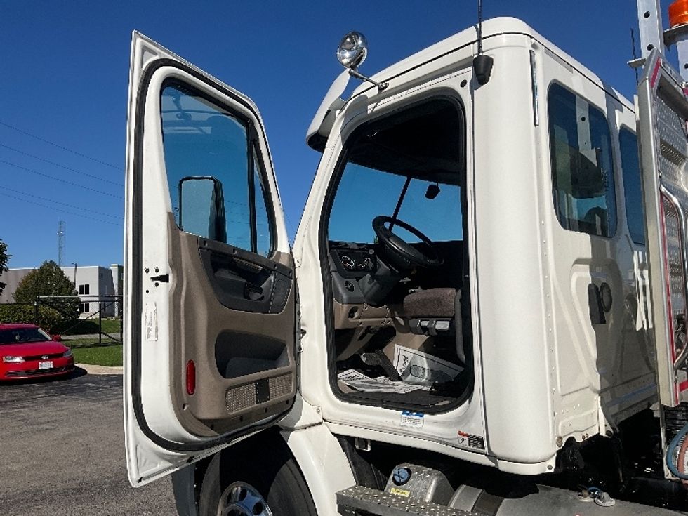 Day Cab Tractor-Heavy Duty Tractors-Freightliner-2020-Cascadia 11364ST-Mississauga-ON-81,283\n\t\tkm-$ 88,500 - Image 9