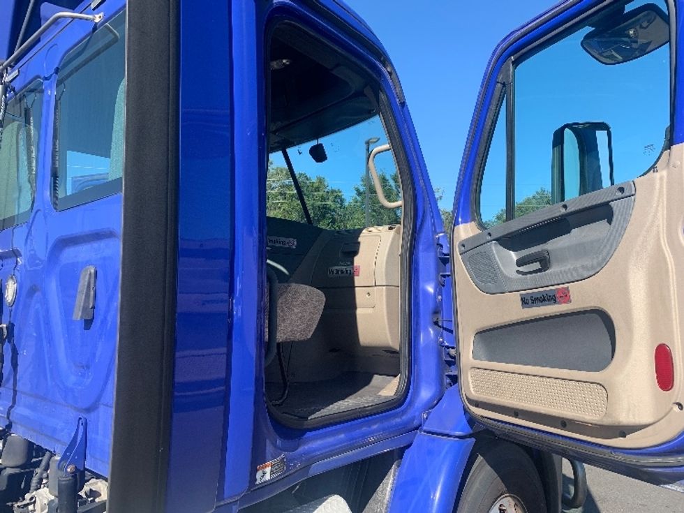 Day Cab Tractor-Heavy Duty Tractors-Freightliner-2020-Cascadia 11364ST-Ocala-FL-152,836\n\t\tmiles-$ 52,500 - Image 12