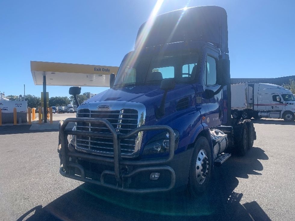 Day Cab Tractor-Heavy Duty Tractors-Freightliner-2020-Cascadia 11364ST-Ocala-FL-152,836\n\t\tmiles-$ 52,500 - Image 3