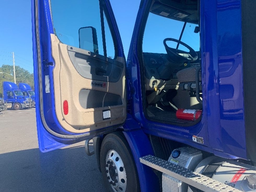 Day Cab Tractor-Heavy Duty Tractors-Freightliner-2020-Cascadia 11364ST-Ocala-FL-152,836\n\t\tmiles-$ 52,500 - Image 9