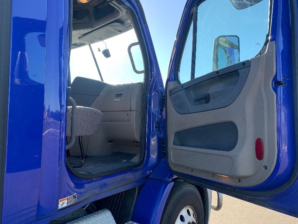 Day Cab Tractor-Heavy Duty Tractors-Freightliner-2020-Cascadia 11364ST-Ocala-FL-334,442\n\t\tmiles-$ 48,500 - Image 12