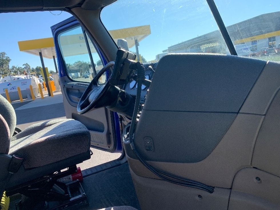 Day Cab Tractor-Heavy Duty Tractors-Freightliner-2020-Cascadia 11364ST-Ocala-FL-334,442\n\t\tmiles-$ 48,500 - Image 14