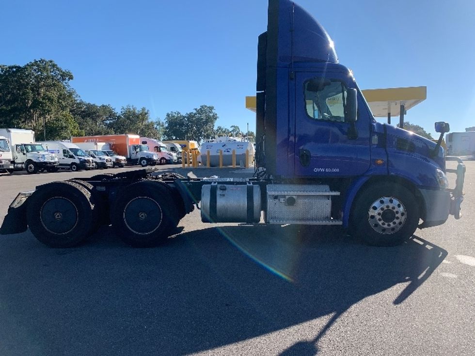 Day Cab Tractor-Heavy Duty Tractors-Freightliner-2020-Cascadia 11364ST-Ocala-FL-334,442\n\t\tmiles-$ 48,500 - Image 8