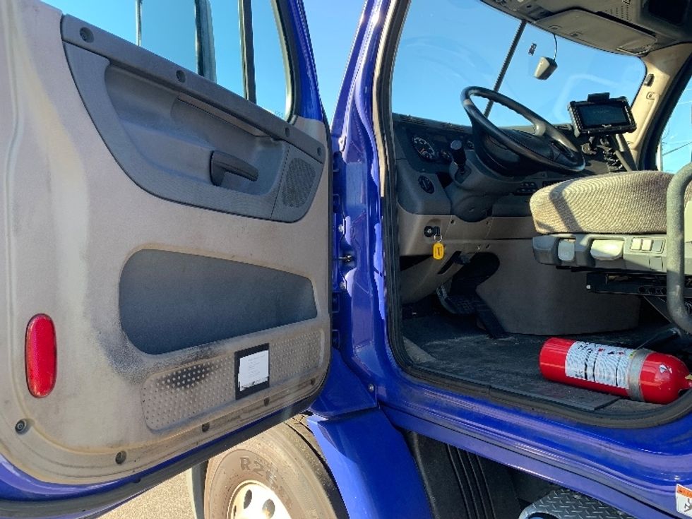 Day Cab Tractor-Heavy Duty Tractors-Freightliner-2020-Cascadia 11364ST-Ocala-FL-334,442\n\t\tmiles-$ 48,500 - Image 9