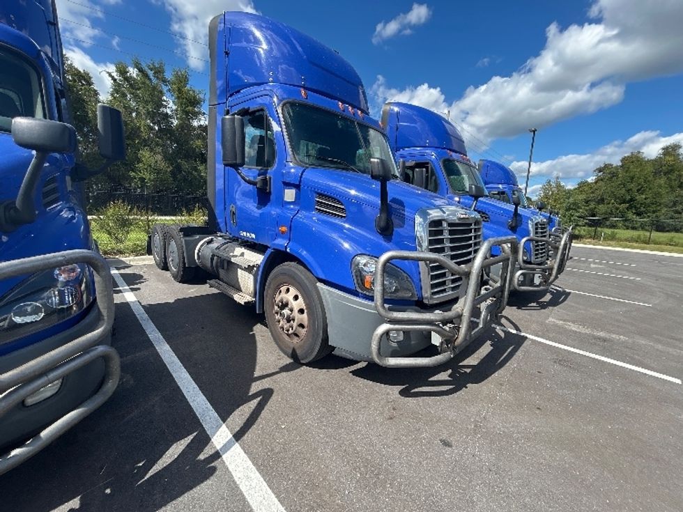 Day Cab Tractor-Heavy Duty Tractors-Freightliner-2020-Cascadia 11364ST-Ocala-FL-366,002\n\t\tmiles-$ 46,750 - Image 1