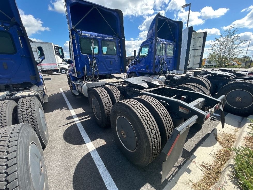 Day Cab Tractor-Heavy Duty Tractors-Freightliner-2020-Cascadia 11364ST-Ocala-FL-366,002\n\t\tmiles-$ 46,750 - Image 5