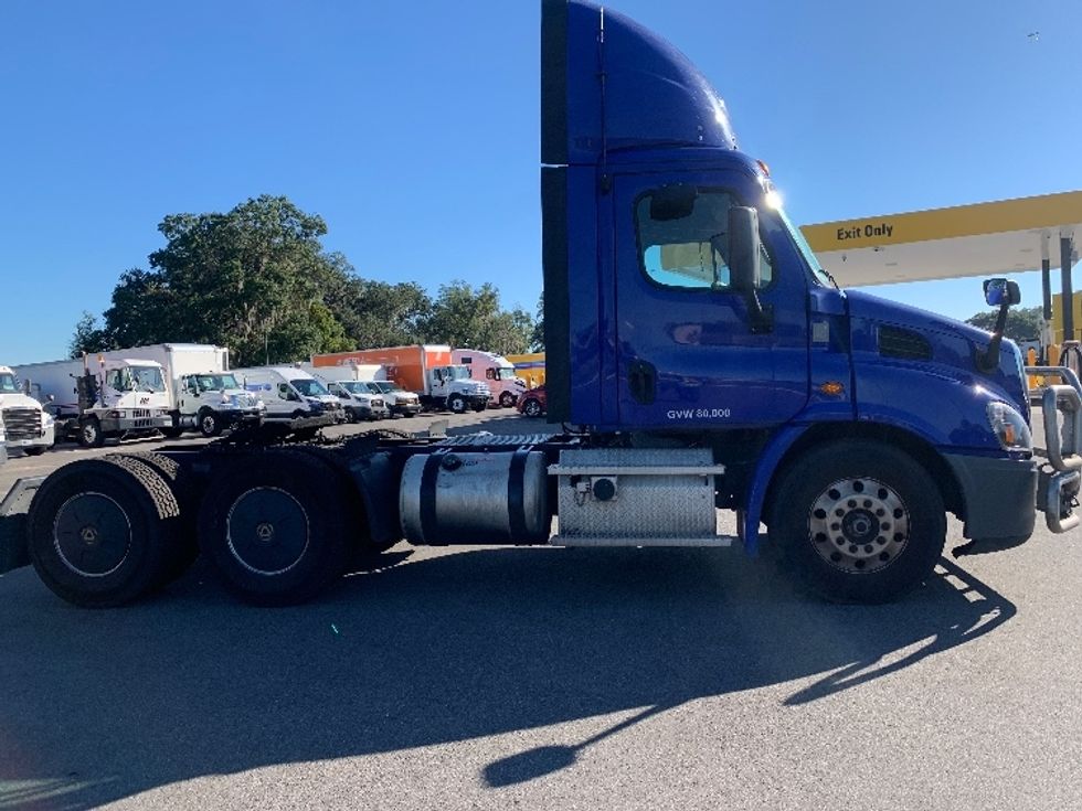 Day Cab Tractor-Heavy Duty Tractors-Freightliner-2020-Cascadia 11364ST-Ocala-FL-366,002\n\t\tmiles-$ 46,750 - Image 8