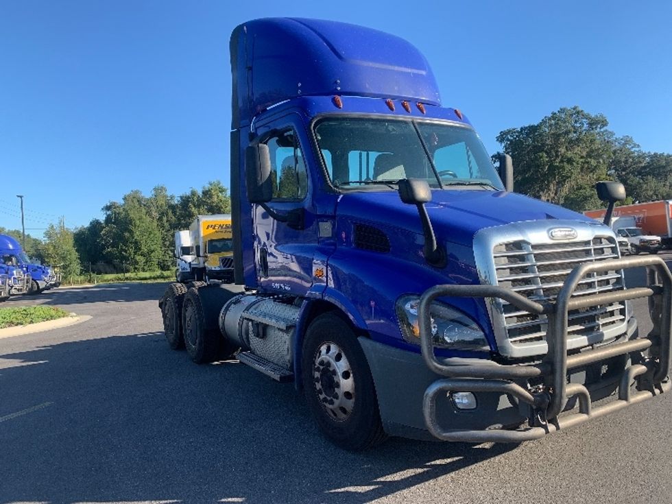 Day Cab Tractor-Heavy Duty Tractors-Freightliner-2020-Cascadia 11364ST-Ocala-FL-394,789\n\t\tmiles-$ 45,000 - Image 1