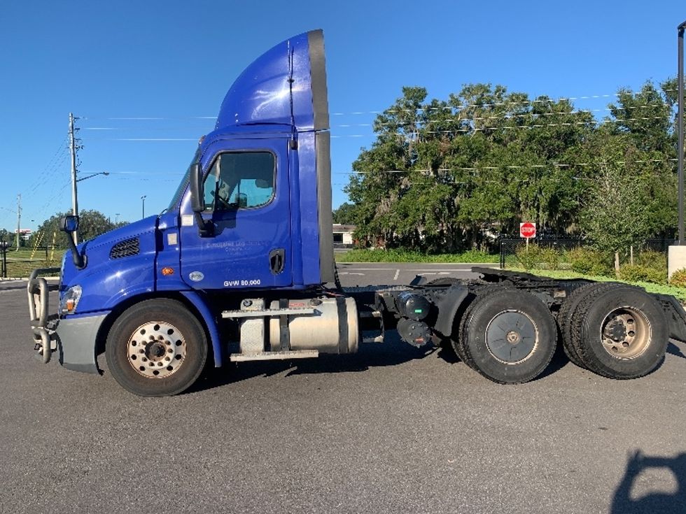 Day Cab Tractor-Heavy Duty Tractors-Freightliner-2020-Cascadia 11364ST-Ocala-FL-394,789\n\t\tmiles-$ 45,000 - Image 4