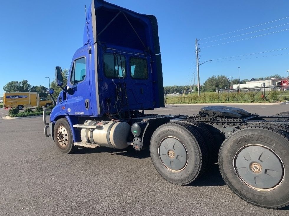 Day Cab Tractor-Heavy Duty Tractors-Freightliner-2020-Cascadia 11364ST-Ocala-FL-394,789\n\t\tmiles-$ 45,000 - Image 5