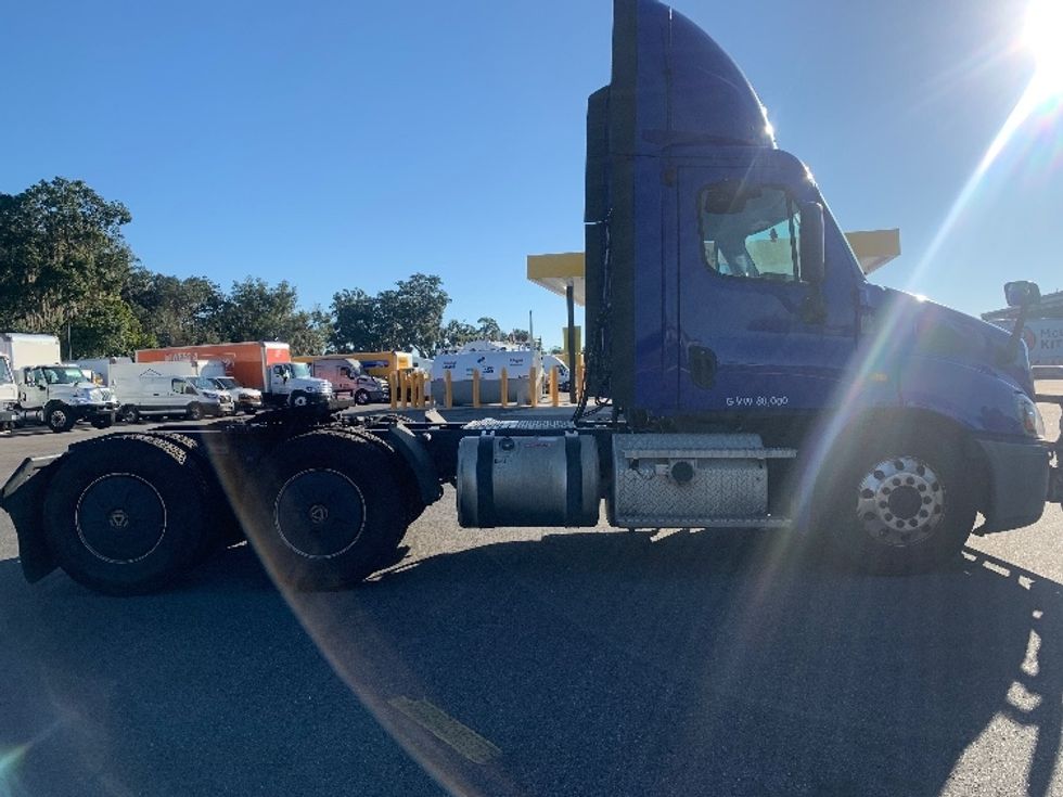 Day Cab Tractor-Heavy Duty Tractors-Freightliner-2020-Cascadia 11364ST-Ocala-FL-394,789\n\t\tmiles-$ 45,000 - Image 8