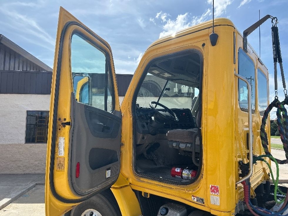 Day Cab Tractor-Heavy Duty Tractors-Freightliner-2020-Cascadia 11364ST-Oklahoma City-OK-340,889\n\t\tmiles-$ 41,250 - Image 9