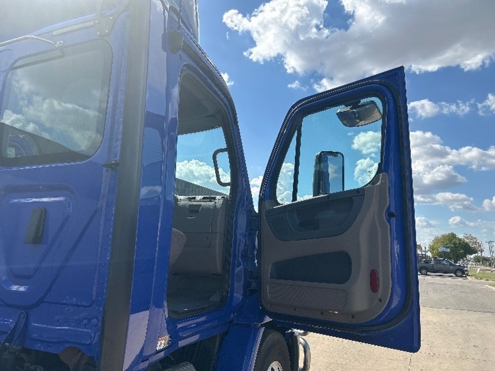 Day Cab Tractor-Heavy Duty Tractors-Freightliner-2020-Cascadia 11364ST-Oklahoma City-OK-485,711\n\t\tmiles-$ 39,500 - Image 12