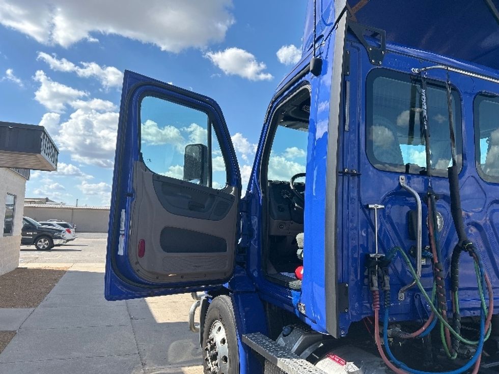 Day Cab Tractor-Heavy Duty Tractors-Freightliner-2020-Cascadia 11364ST-Oklahoma City-OK-485,711\n\t\tmiles-$ 39,500 - Image 9