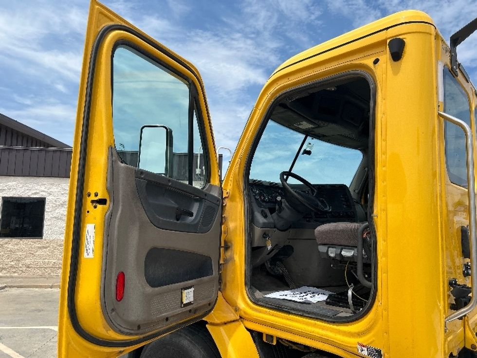 Day Cab Tractor-Heavy Duty Tractors-Freightliner-2020-Cascadia 11364ST-Oklahoma City-OK-503,912\n\t\tmiles-$ 32,500 - Image 9