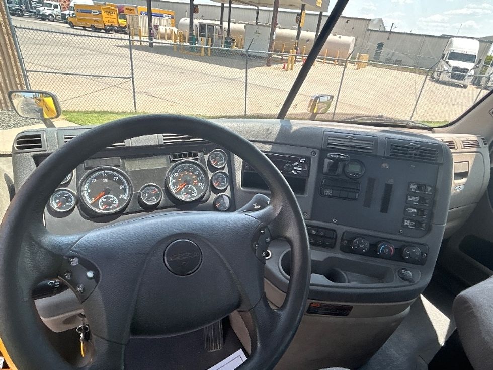 Day Cab Tractor-Heavy Duty Tractors-Freightliner-2020-Cascadia 11364ST-Oklahoma City-OK-570,961\n\t\tmiles-$ 28,250 - Image 11