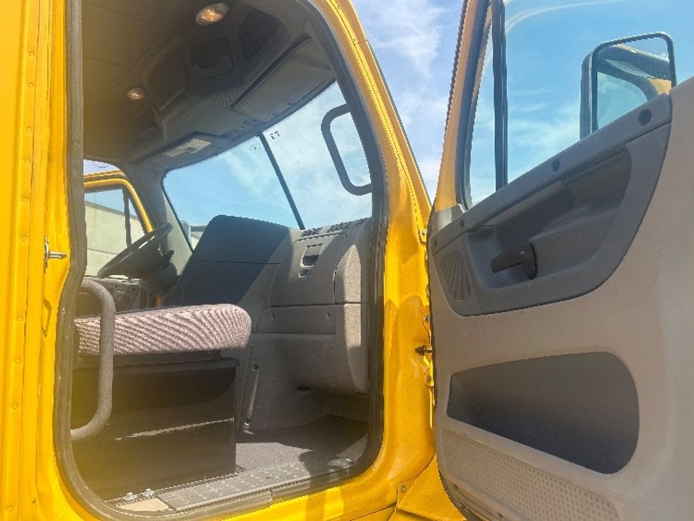 Day Cab Tractor-Heavy Duty Tractors-Freightliner-2020-Cascadia 11364ST-Oklahoma City-OK-570,961\n\t\tmiles-$ 28,250 - Image 12