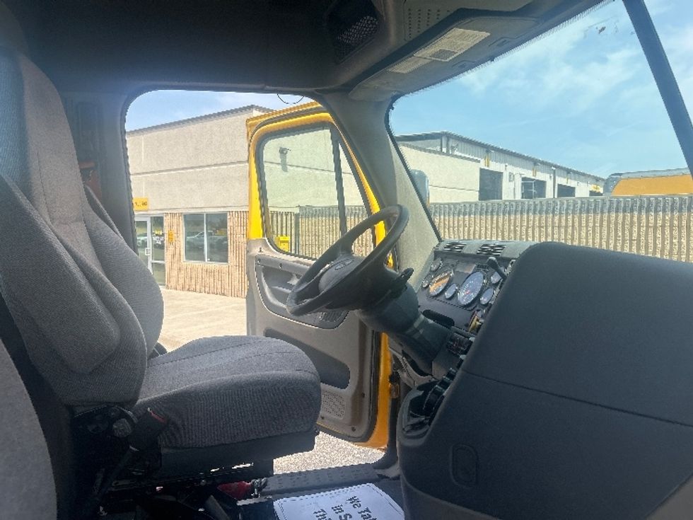 Day Cab Tractor-Heavy Duty Tractors-Freightliner-2020-Cascadia 11364ST-Oklahoma City-OK-570,961\n\t\tmiles-$ 28,250 - Image 14