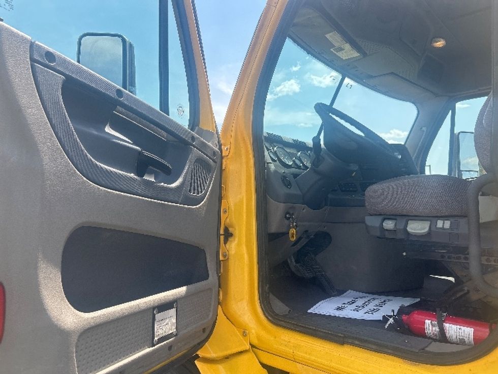 Day Cab Tractor-Heavy Duty Tractors-Freightliner-2020-Cascadia 11364ST-Oklahoma City-OK-570,961\n\t\tmiles-$ 28,250 - Image 9