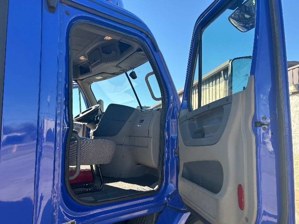 Day Cab Tractor-Heavy Duty Tractors-Freightliner-2020-Cascadia 11364ST-Oklahoma City-OK-592,684\n\t\tmiles-$ 29,500 - Image 12