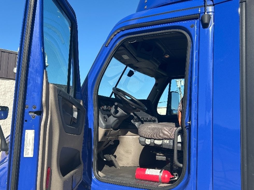 Day Cab Tractor-Heavy Duty Tractors-Freightliner-2020-Cascadia 11364ST-Oklahoma City-OK-592,684\n\t\tmiles-$ 29,500 - Image 9