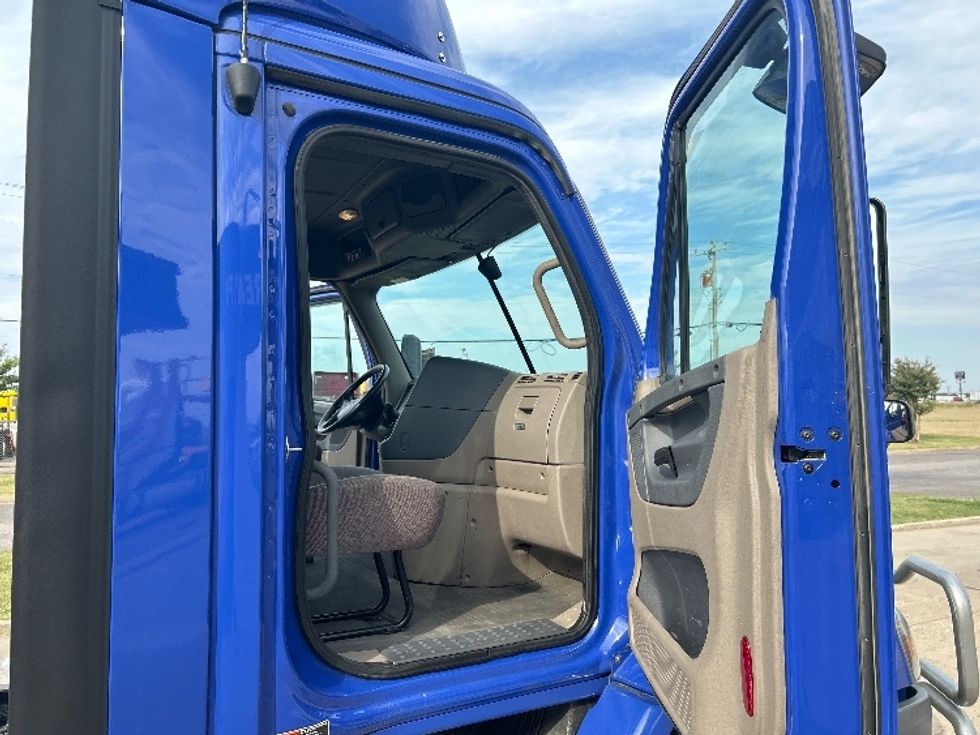 Day Cab Tractor-Heavy Duty Tractors-Freightliner-2020-Cascadia 11364ST-Oklahoma City-OK-651,061\n\t\tmiles-$ 29,500 - Image 12