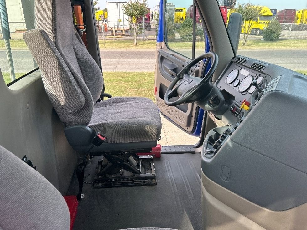 Day Cab Tractor-Heavy Duty Tractors-Freightliner-2020-Cascadia 11364ST-Oklahoma City-OK-651,061\n\t\tmiles-$ 29,500 - Image 14