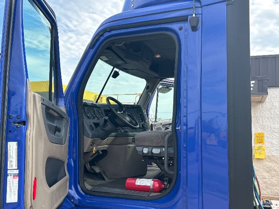 Day Cab Tractor-Heavy Duty Tractors-Freightliner-2020-Cascadia 11364ST-Oklahoma City-OK-651,061\n\t\tmiles-$ 29,500 - Image 9