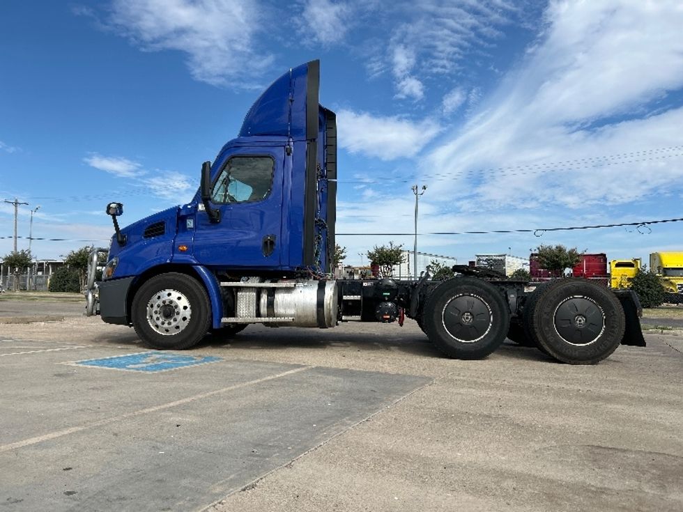 Day Cab Tractor-Heavy Duty Tractors-Freightliner-2020-Cascadia 11364ST-Oklahoma City-OK-664,924\n\t\tmiles-$ 29,500 - Image 4