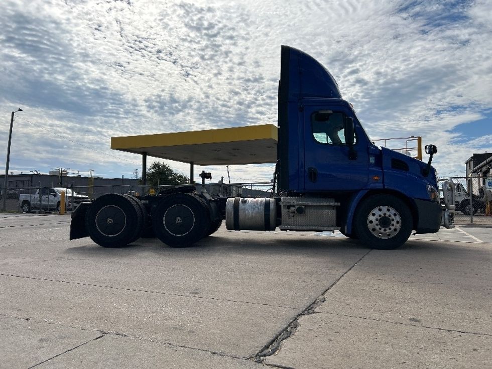 Day Cab Tractor-Heavy Duty Tractors-Freightliner-2020-Cascadia 11364ST-Oklahoma City-OK-664,924\n\t\tmiles-$ 29,500 - Image 8