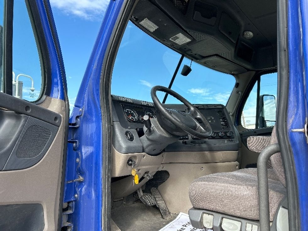 Day Cab Tractor-Heavy Duty Tractors-Freightliner-2020-Cascadia 11364ST-Oklahoma City-OK-664,924\n\t\tmiles-$ 29,500 - Image 9