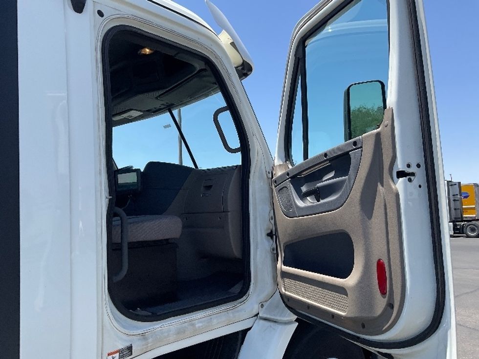 Day Cab Tractor-Heavy Duty Tractors-Freightliner-2020-Cascadia 11364ST-Phoenix-AZ-247,961\n\t\tmiles-$ 42,250 - Image 12