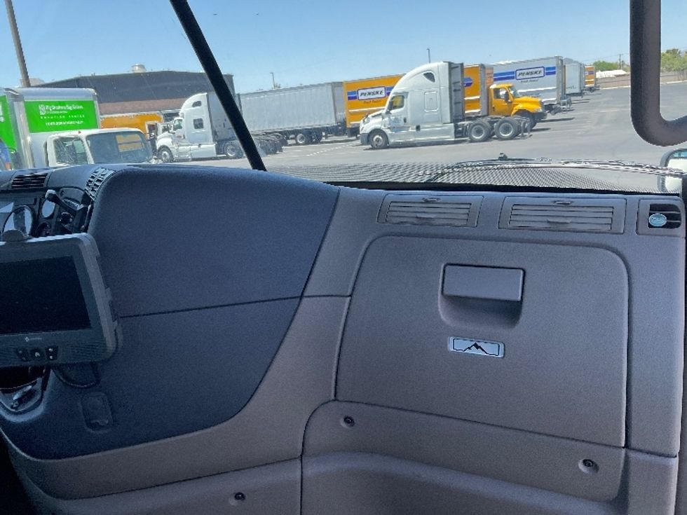 Day Cab Tractor-Heavy Duty Tractors-Freightliner-2020-Cascadia 11364ST-Phoenix-AZ-247,961\n\t\tmiles-$ 42,250 - Image 13