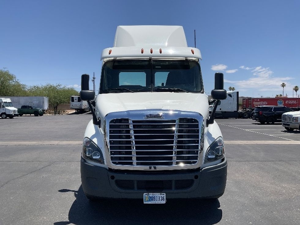 Day Cab Tractor-Heavy Duty Tractors-Freightliner-2020-Cascadia 11364ST-Phoenix-AZ-247,961\n\t\tmiles-$ 42,250 - Image 2