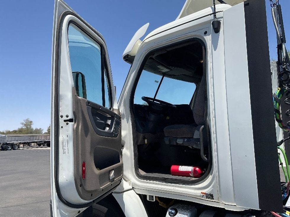 Day Cab Tractor-Heavy Duty Tractors-Freightliner-2020-Cascadia 11364ST-Phoenix-AZ-247,961\n\t\tmiles-$ 42,250 - Image 9