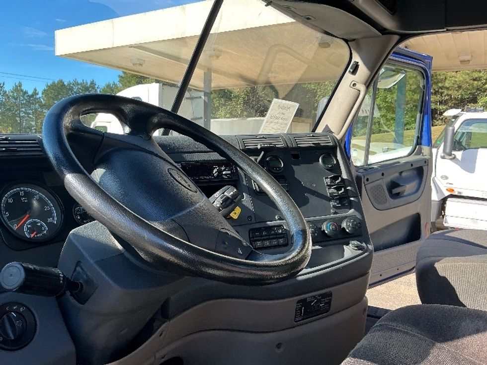 Day Cab Tractor-Heavy Duty Tractors-Freightliner-2020-Cascadia 11364ST-Prince George-VA-348,525\n\t\tmiles-$ 47,500 - Image 10