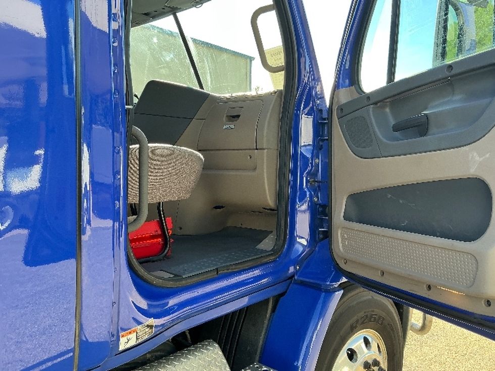 Day Cab Tractor-Heavy Duty Tractors-Freightliner-2020-Cascadia 11364ST-Prince George-VA-348,525\n\t\tmiles-$ 47,500 - Image 12