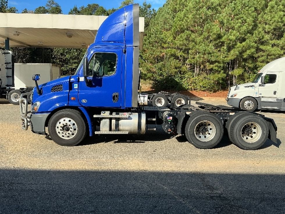 Day Cab Tractor-Heavy Duty Tractors-Freightliner-2020-Cascadia 11364ST-Prince George-VA-348,525\n\t\tmiles-$ 47,500 - Image 4