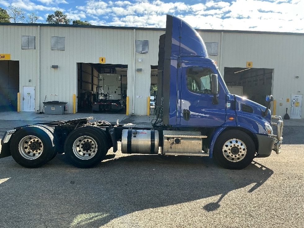 Day Cab Tractor-Heavy Duty Tractors-Freightliner-2020-Cascadia 11364ST-Prince George-VA-348,525\n\t\tmiles-$ 47,500 - Image 8