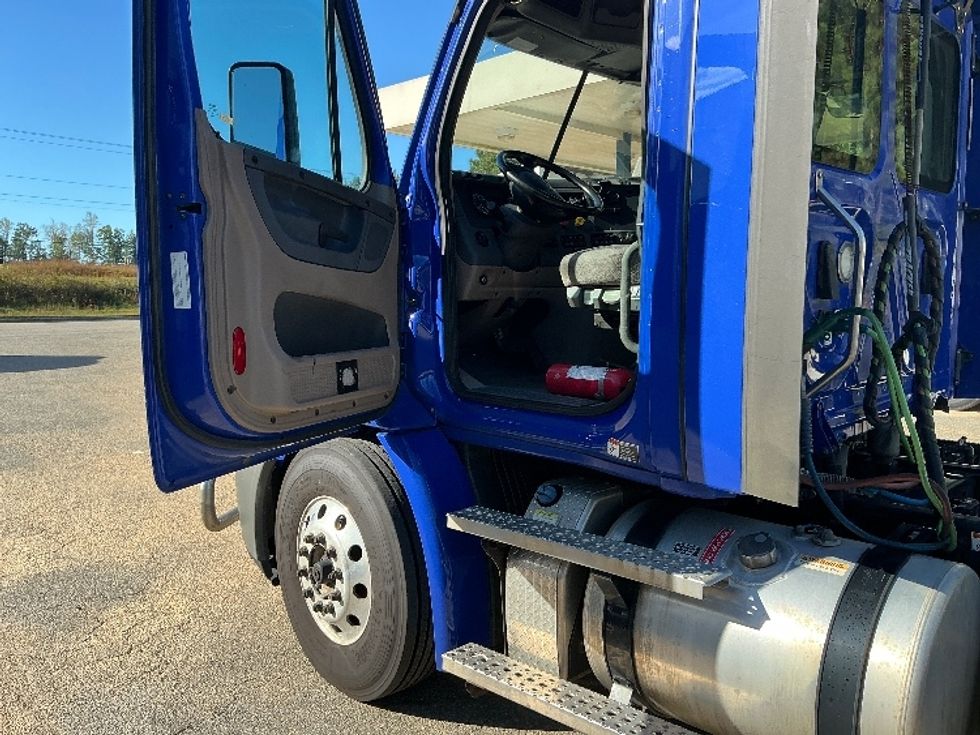 Day Cab Tractor-Heavy Duty Tractors-Freightliner-2020-Cascadia 11364ST-Prince George-VA-348,525\n\t\tmiles-$ 47,500 - Image 9