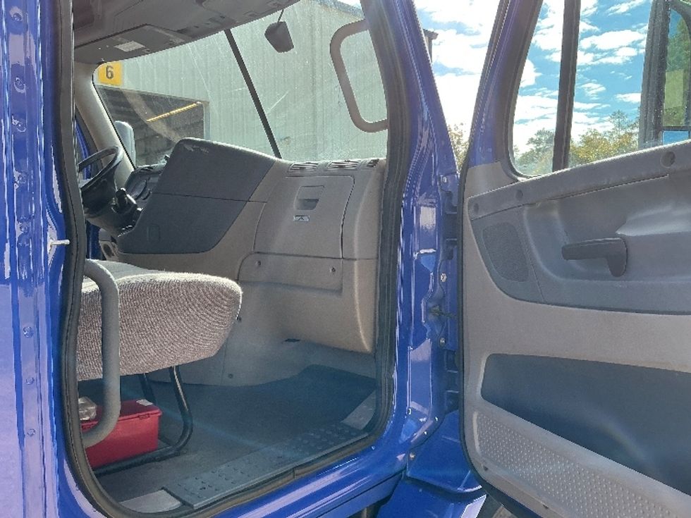 Day Cab Tractor-Heavy Duty Tractors-Freightliner-2020-Cascadia 11364ST-Prince George-VA-357,257\n\t\tmiles-$ 47,000 - Image 12