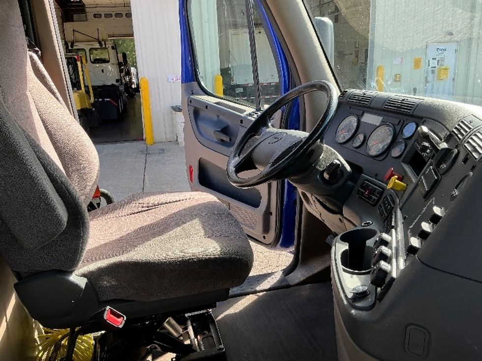 Day Cab Tractor-Heavy Duty Tractors-Freightliner-2020-Cascadia 11364ST-Prince George-VA-357,257\n\t\tmiles-$ 47,000 - Image 14