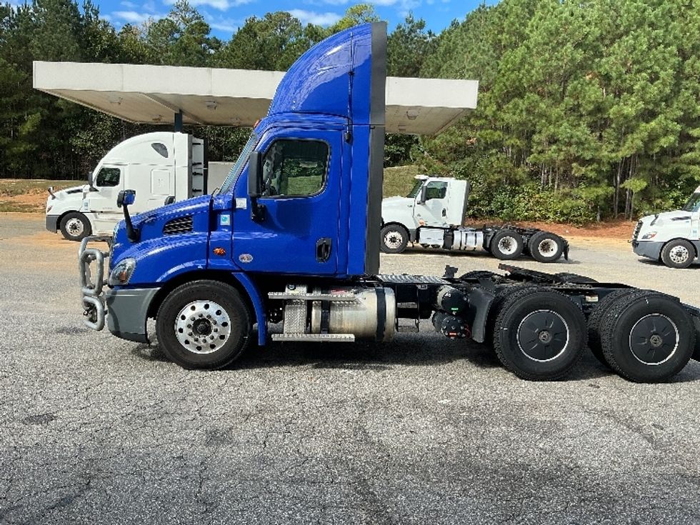 Day Cab Tractor-Heavy Duty Tractors-Freightliner-2020-Cascadia 11364ST-Prince George-VA-357,257\n\t\tmiles-$ 47,000 - Image 4