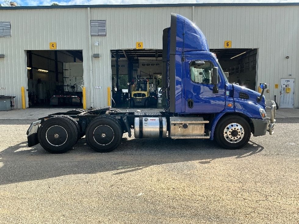 Day Cab Tractor-Heavy Duty Tractors-Freightliner-2020-Cascadia 11364ST-Prince George-VA-357,257\n\t\tmiles-$ 47,000 - Image 8